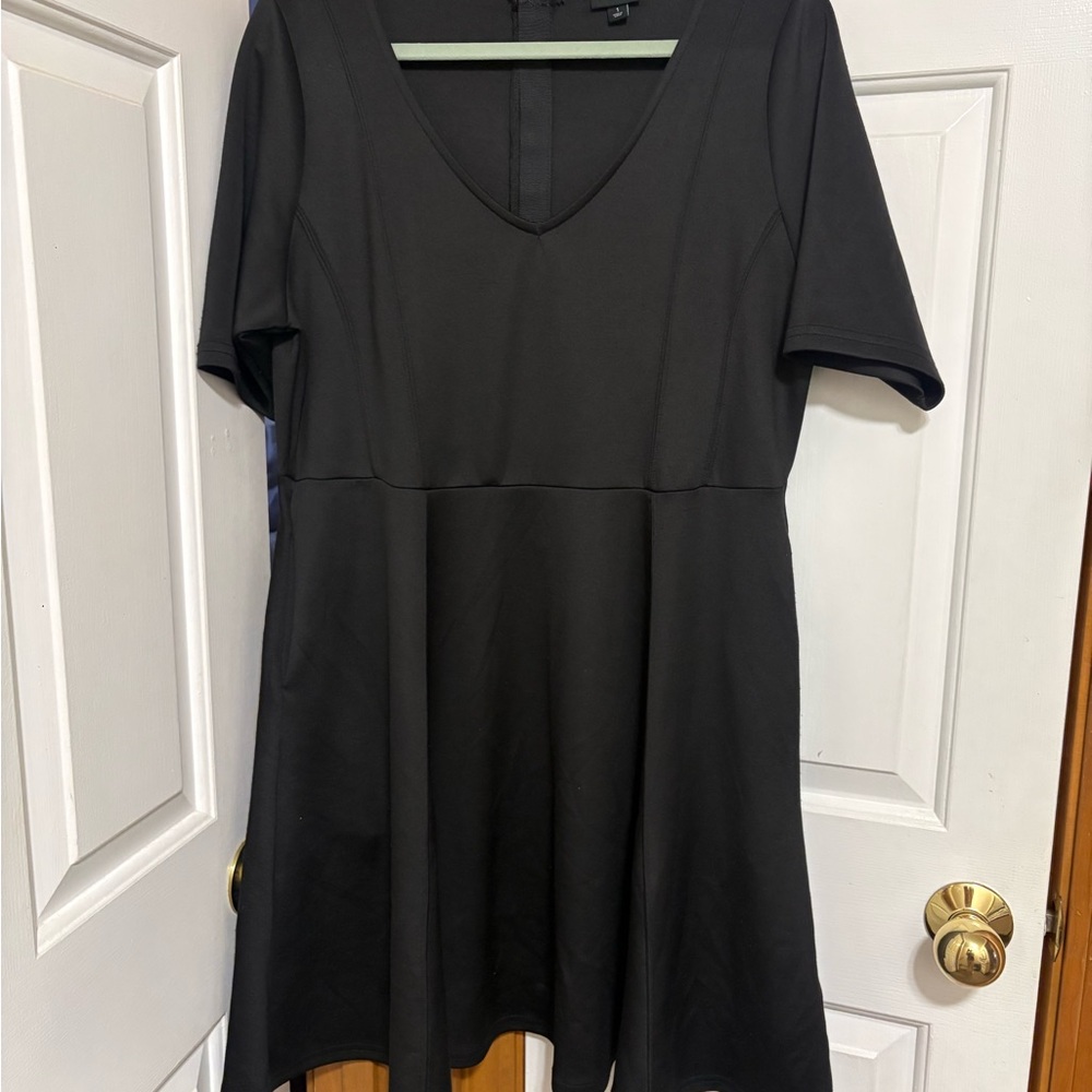 Torrid Black V-Neck Short Sleeve Dress